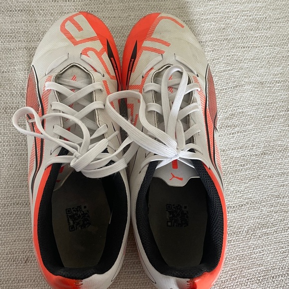 Puma White and Red Soccer Cleats- Size 6. Unisex. - Picture 9 of 9